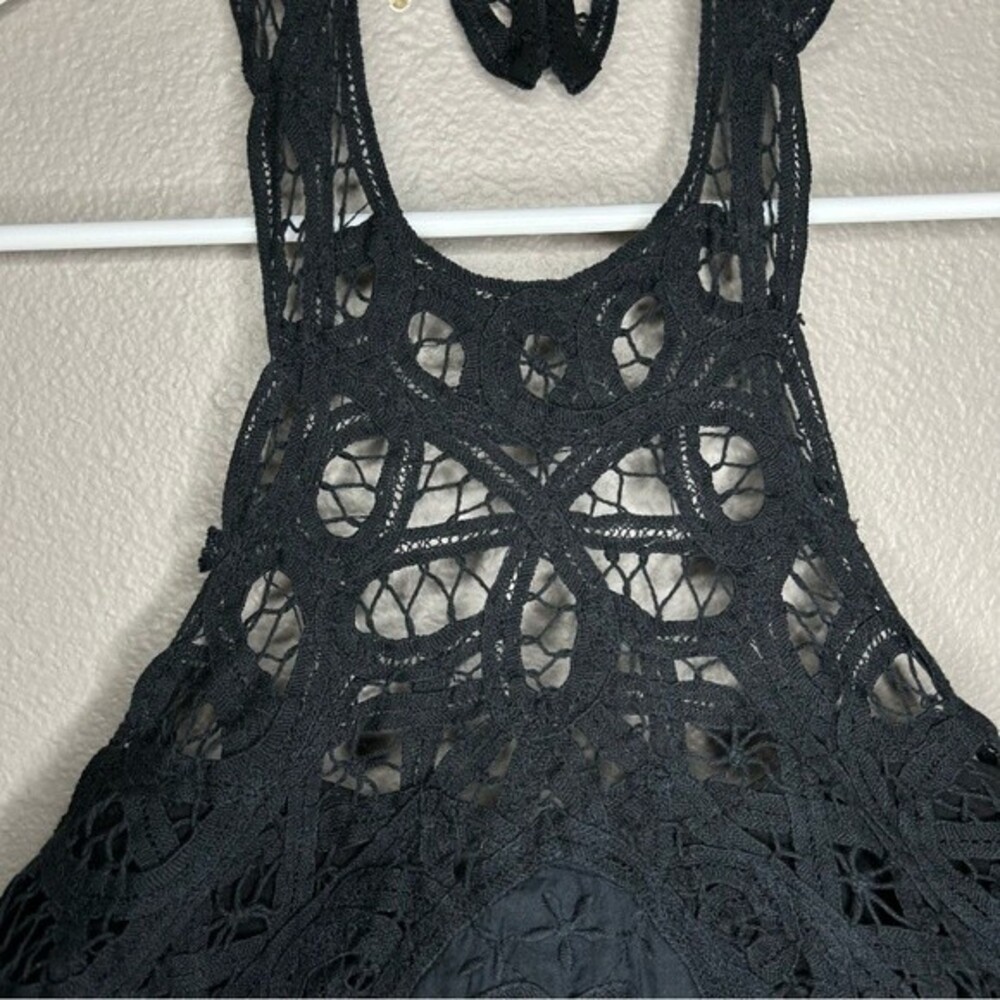 Free People Intimately Batting My Eyes black crochet halter crop top size XS - Picture 4 of 9